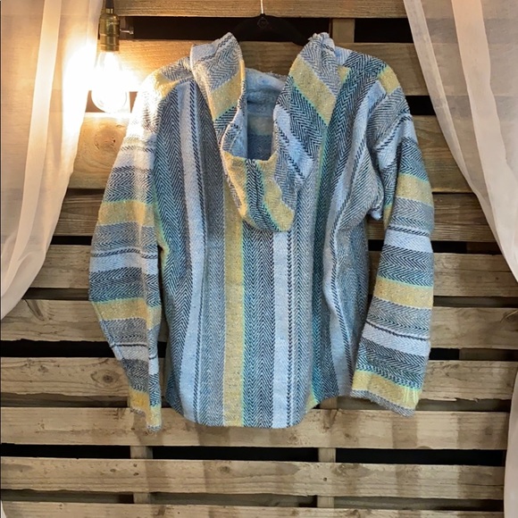 Women’s Poncho! - Picture 3 of 4